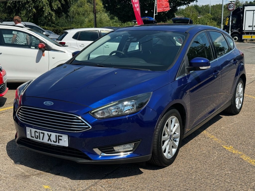 Ford Focus 1L Titanium LG17XJF Blue #4