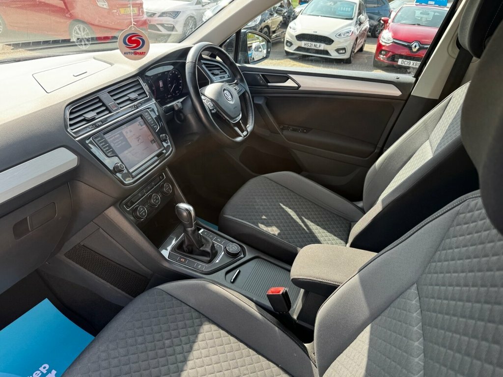 Volkswagen Tiguan 2L Se Navigation AF17MKG Black #3