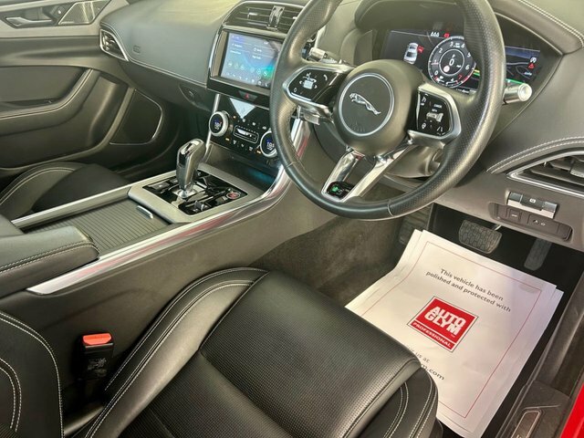 Jaguar XE 2.0 P250i R-dynamic Se Red #2