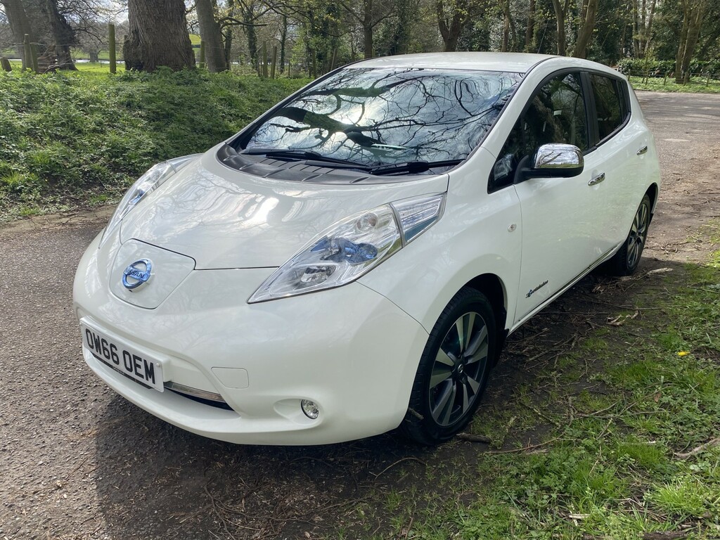 Nissan Leaf Hatchback 30Kwh Tekna 2017 OW66OEM White #2