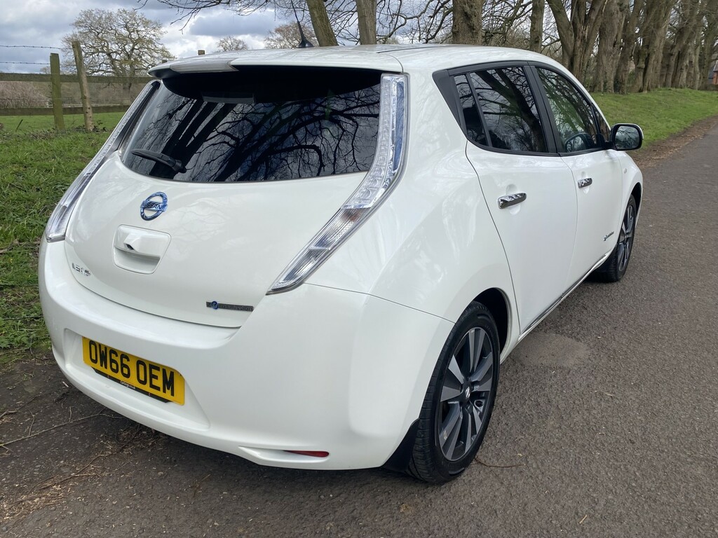 Nissan Leaf Hatchback 30Kwh Tekna 2017 OW66OEM White #5