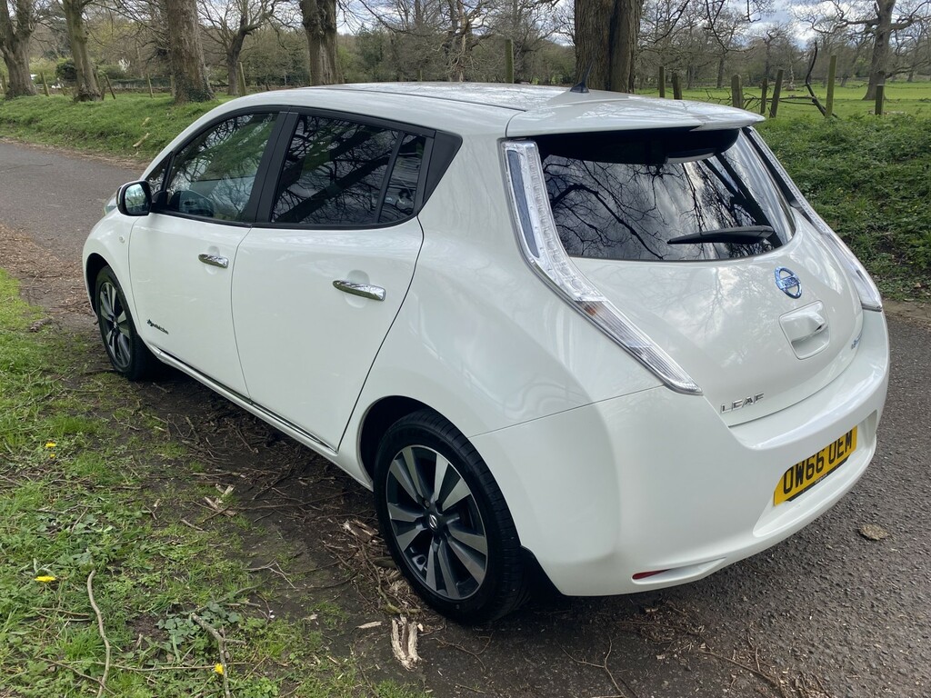 Nissan Leaf Hatchback 30Kwh Tekna 2017 OW66OEM White #4