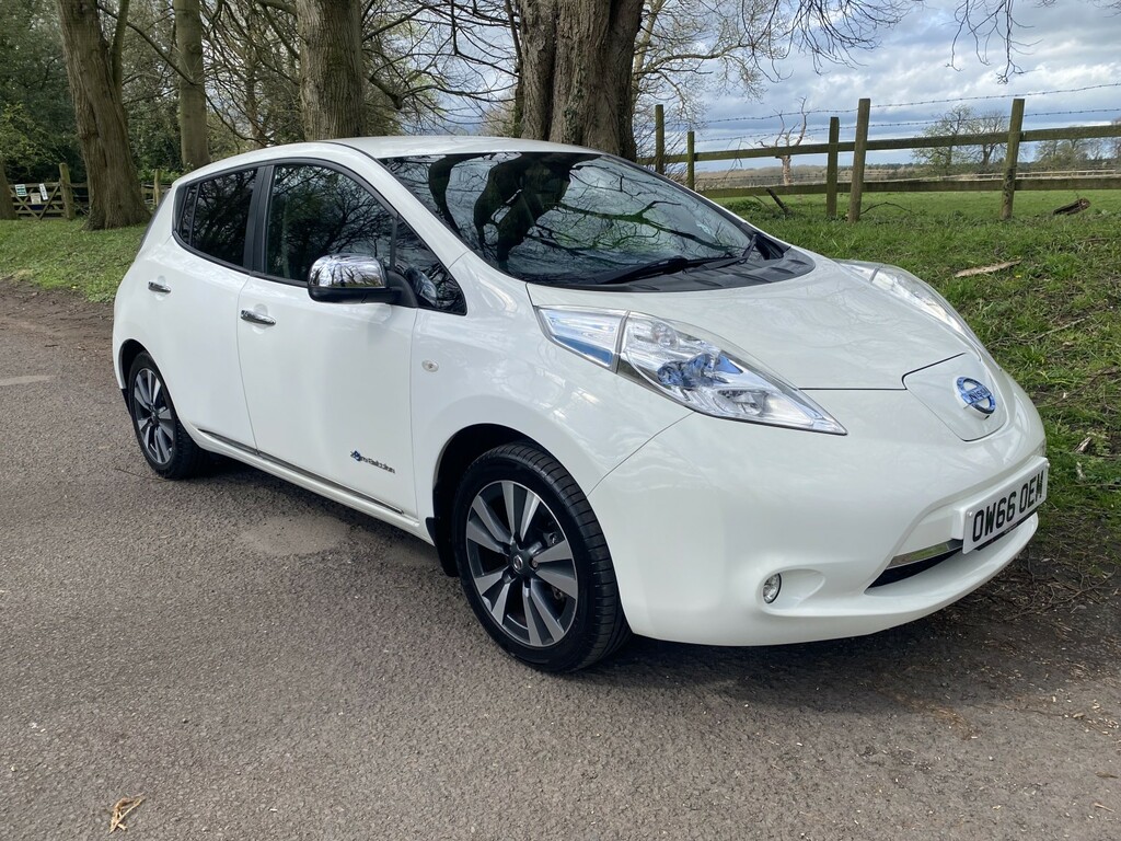 Nissan Leaf Hatchback 30Kwh Tekna 2017 OW66OEM White #3