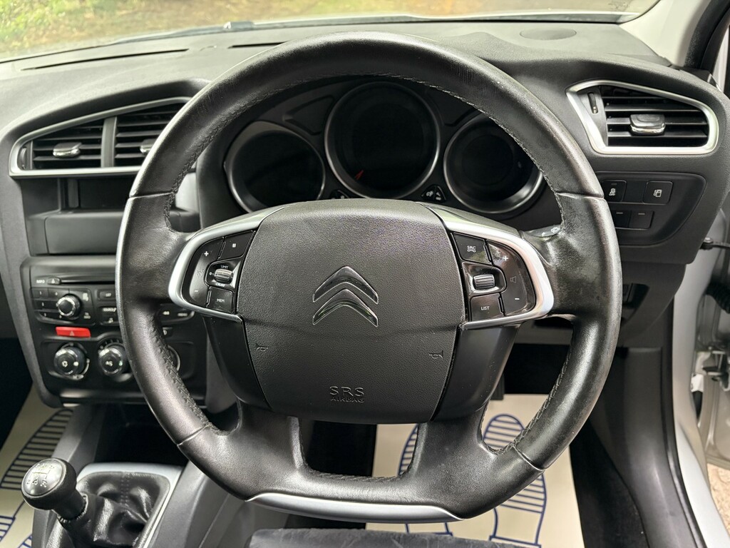Citroen C4 1.6 Bluehdi Exclusive Red #32
