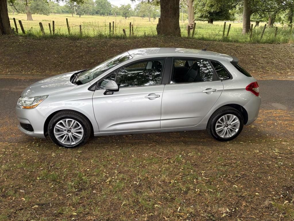 Citroen C4 1.6 Bluehdi Exclusive Red #40