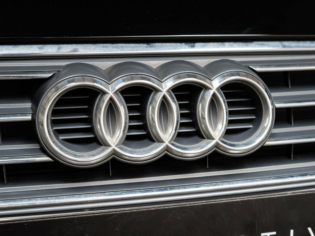 Audi A4 2L S Line YT17LXV Black #4