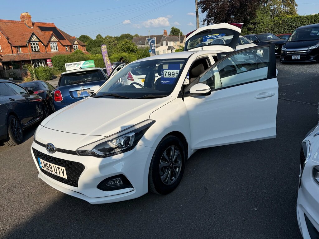 Hyundai I20 Hatchback White #17