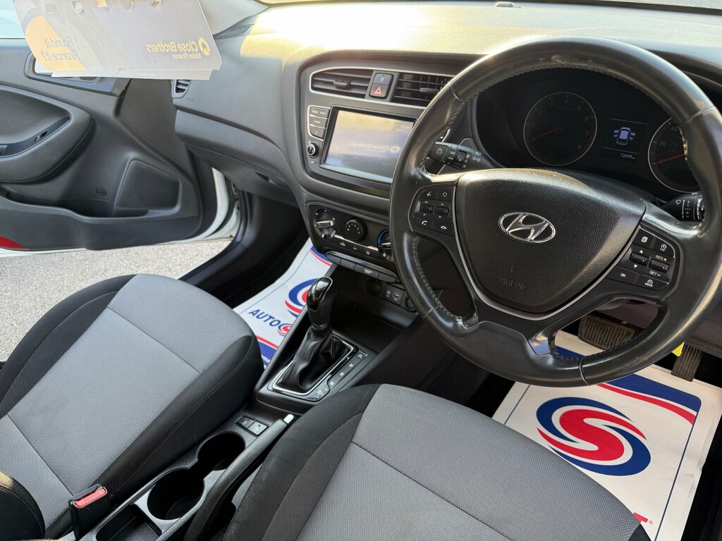 Hyundai I20 Hatchback White #14