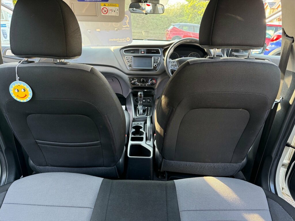 Hyundai I20 Hatchback White #20