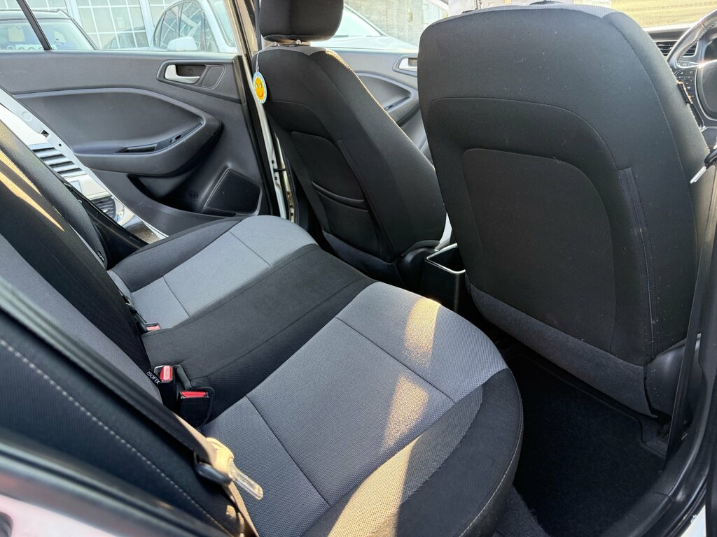 Hyundai I20 Hatchback White #12