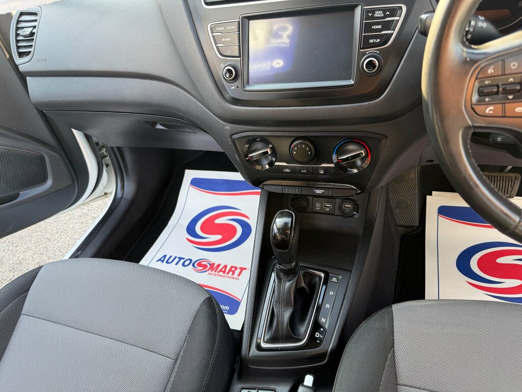 Hyundai I20 Hatchback White #13