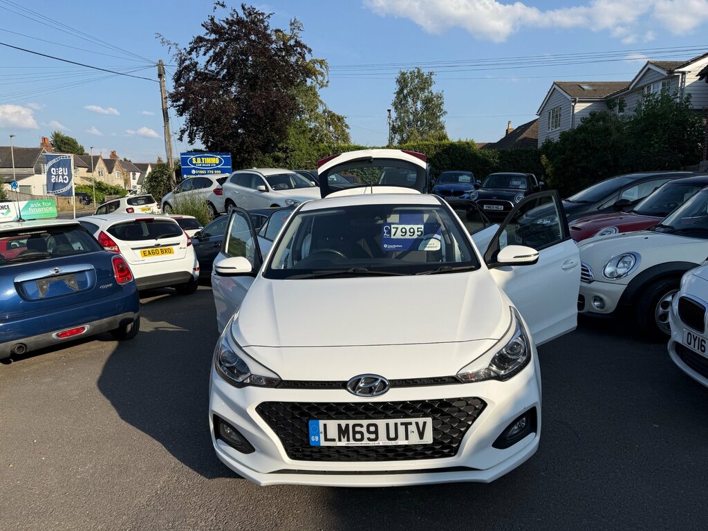 Hyundai I20 Hatchback White #16
