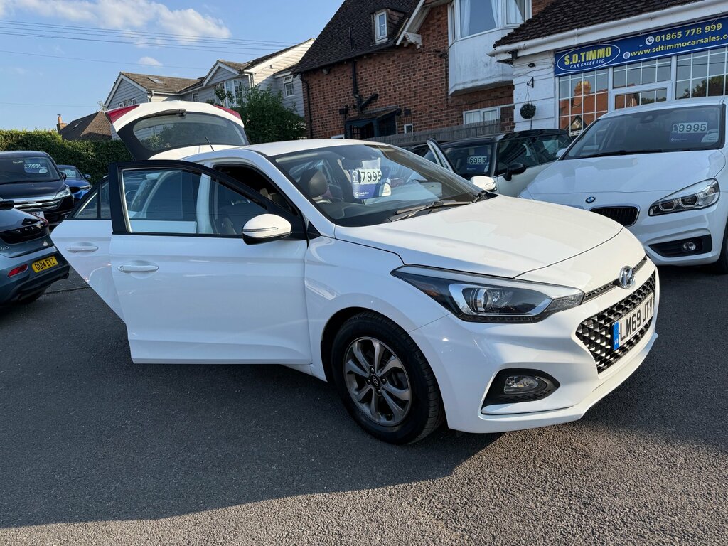 Hyundai I20 Hatchback White #15