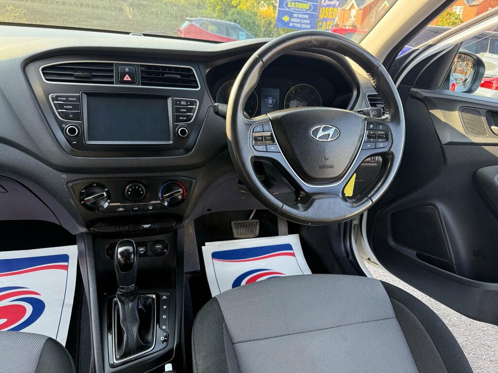 Hyundai I20 Hatchback White #9