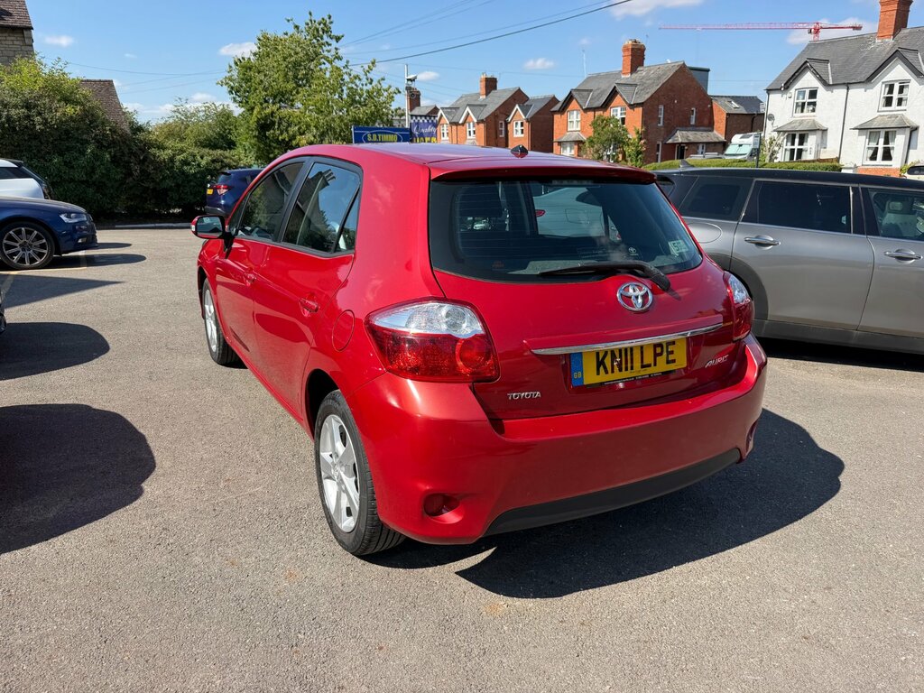 Toyota Auris 1.6 V-matic Tr Hatchback Euro 5 Red #4