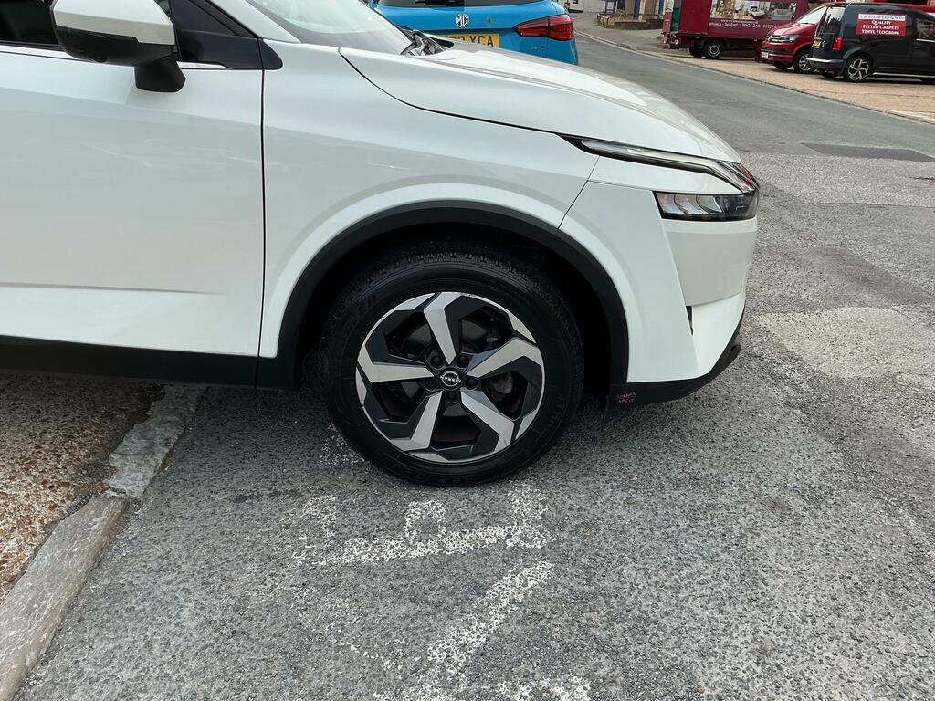 Nissan Qashqai 1.3 Dig-t Mhev N-connecta Suv Hybrid Ma LY72NEU White #4