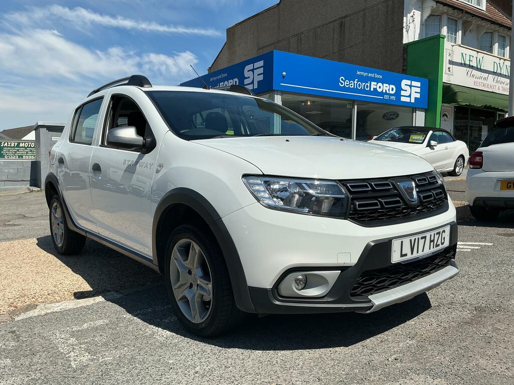Dacia Sandero Stepway 0.9 Tce Laureate Hatchback Euro White