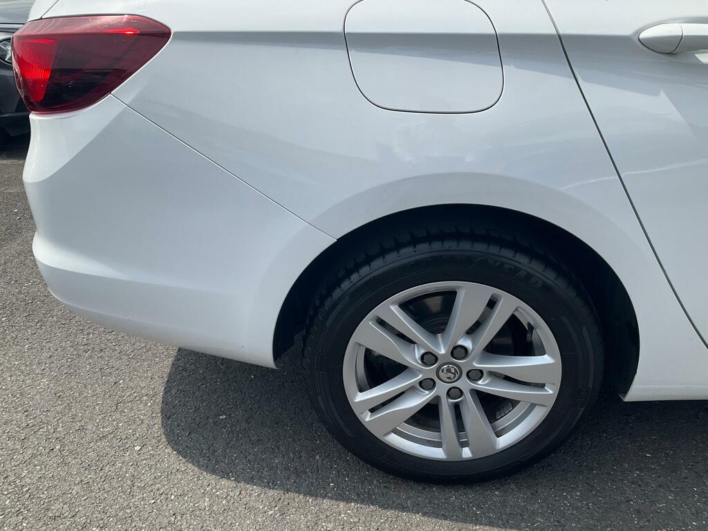 Vauxhall Astra 1.6 Cdti Ecotec Blueinjection Design Sports Tourer White #6