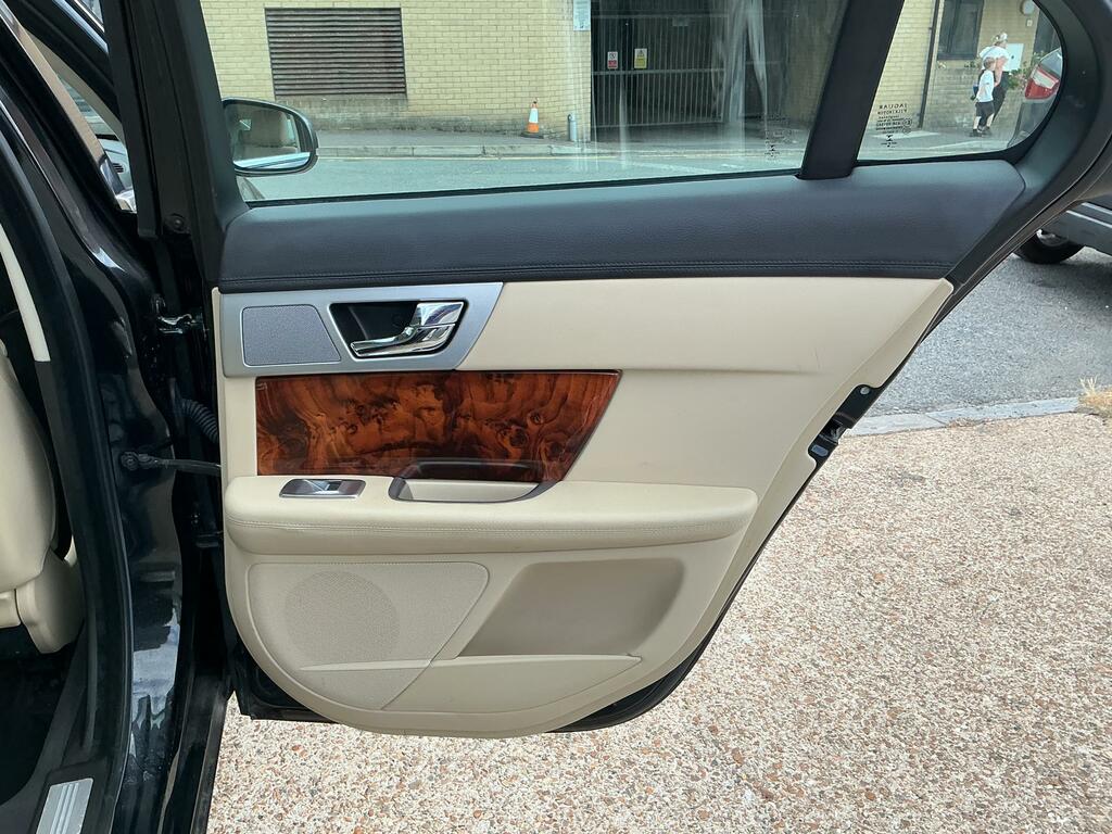 Jaguar XF 2.2 D Premium Gold #29