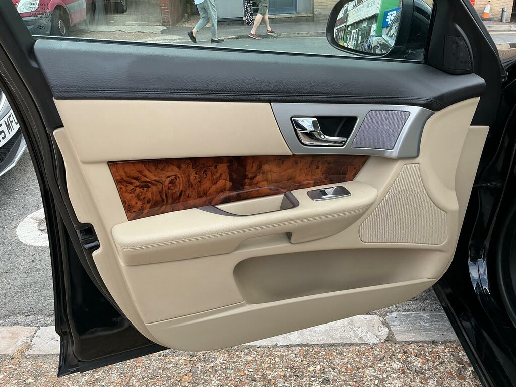 Jaguar XF 2.2 D Premium Gold #40