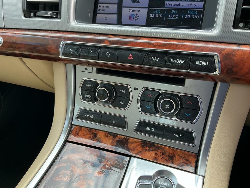 Jaguar XF 2.2 D Premium Gold #46