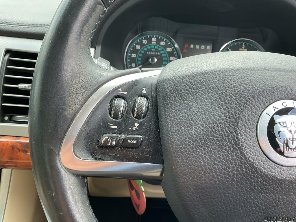 Jaguar XF 2.2 D Premium Gold #49