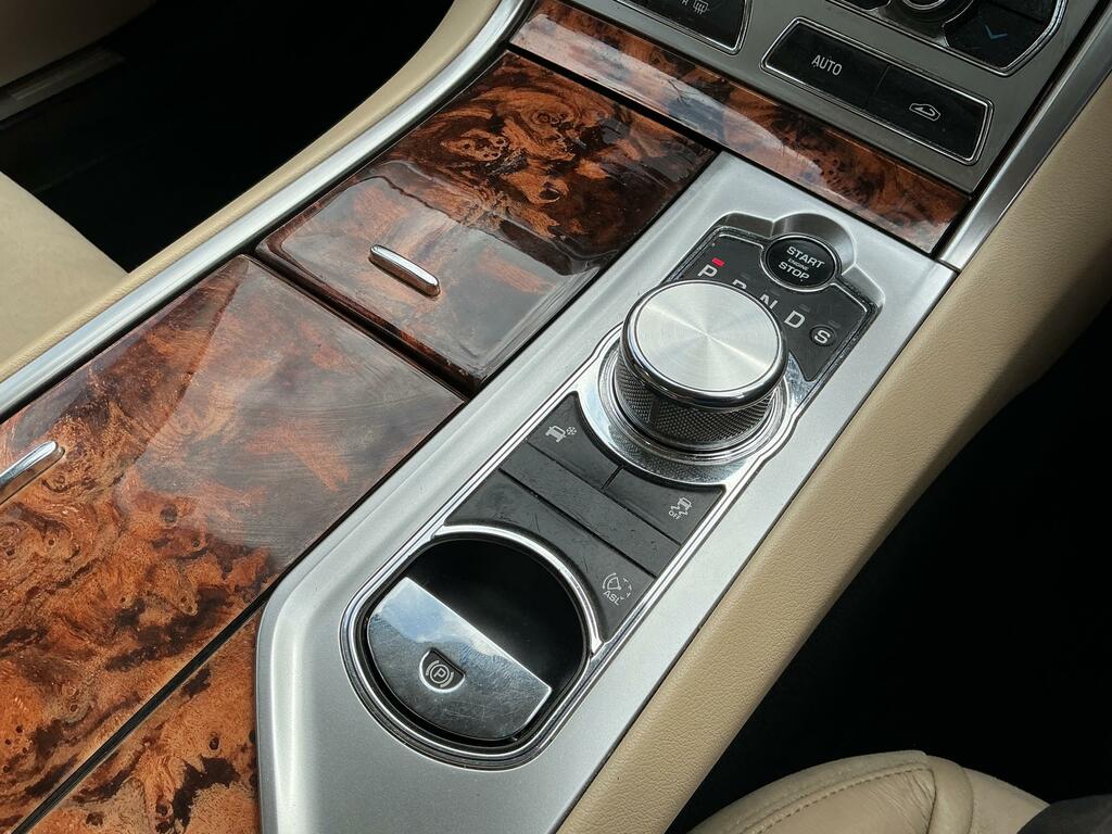 Jaguar XF 2.2 D Premium Gold #47