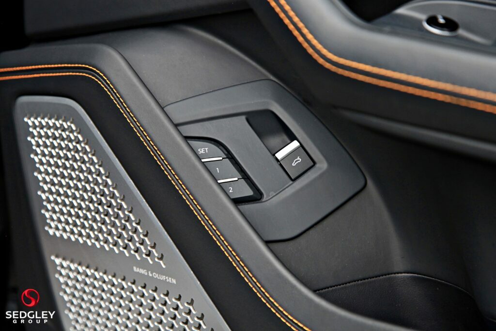 Lamborghini Urus Estate Grey #30