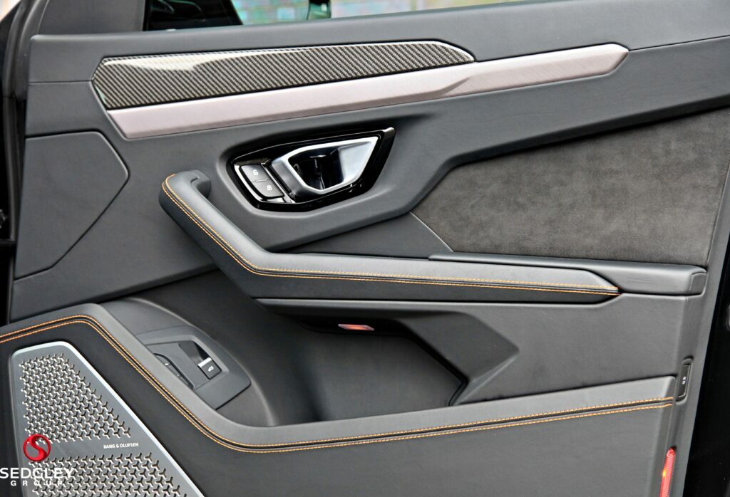 Lamborghini Urus Estate Grey #28