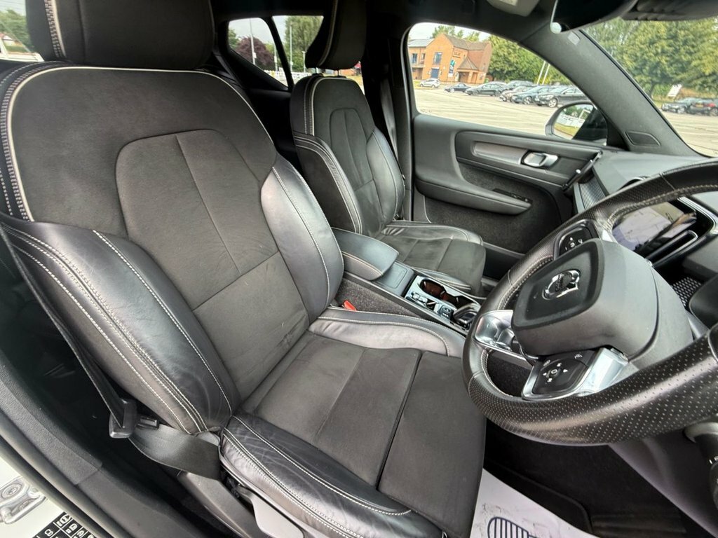 Volvo XC40 1.5L R-design FMZ7306 White #3