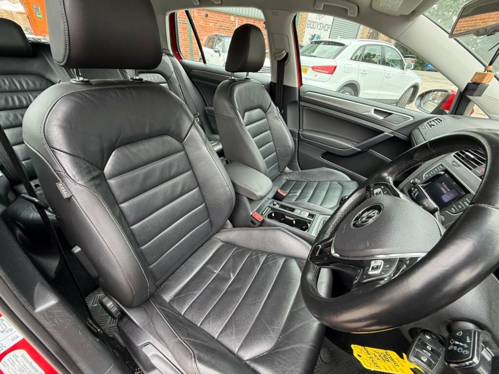 Volkswagen Golf 1.6L Se Red #3