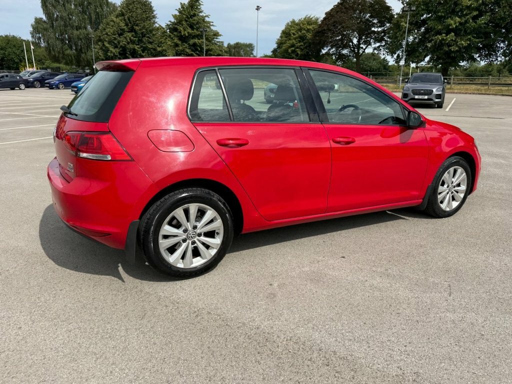 Volkswagen Golf 1.6L Se Red #4