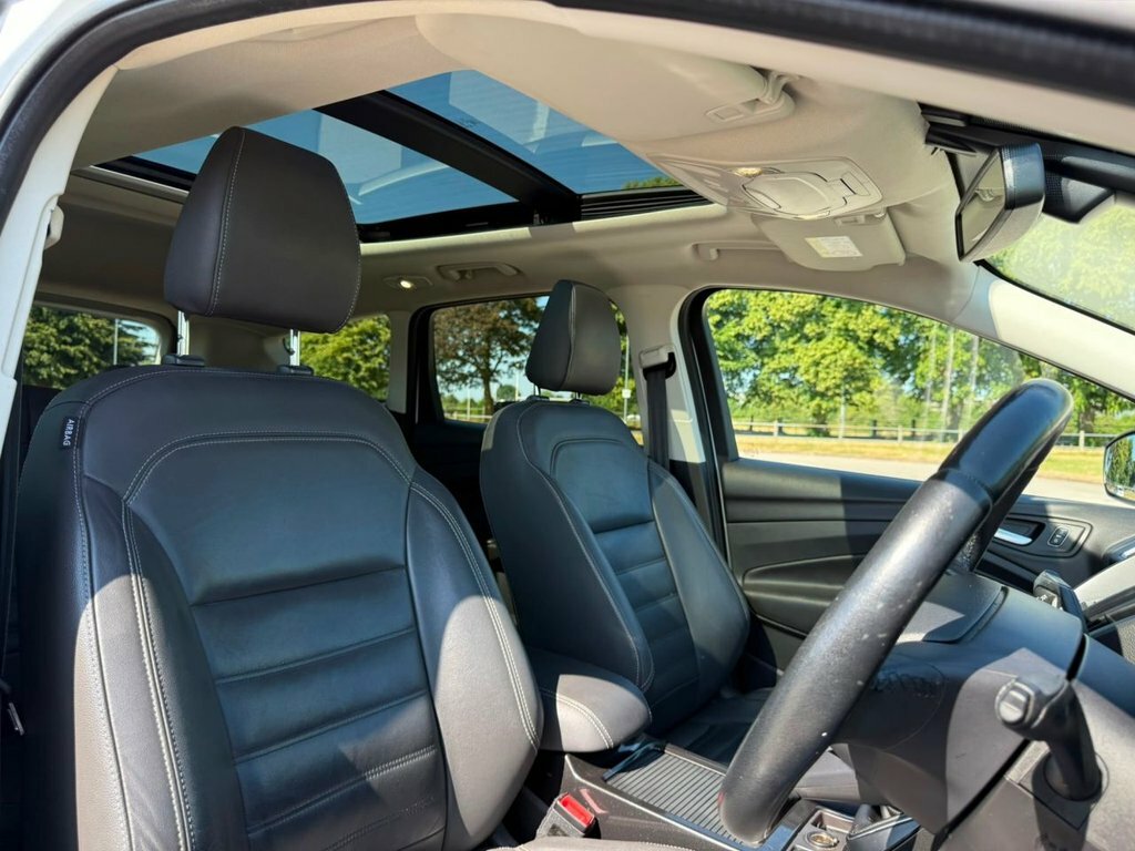 Ford Kuga 2L Titanium X FN17TVV White #4