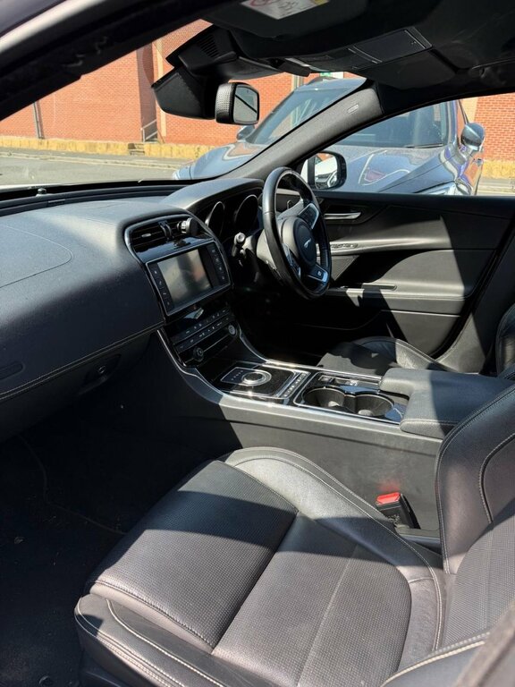 Jaguar XE 2L R-sport White #4