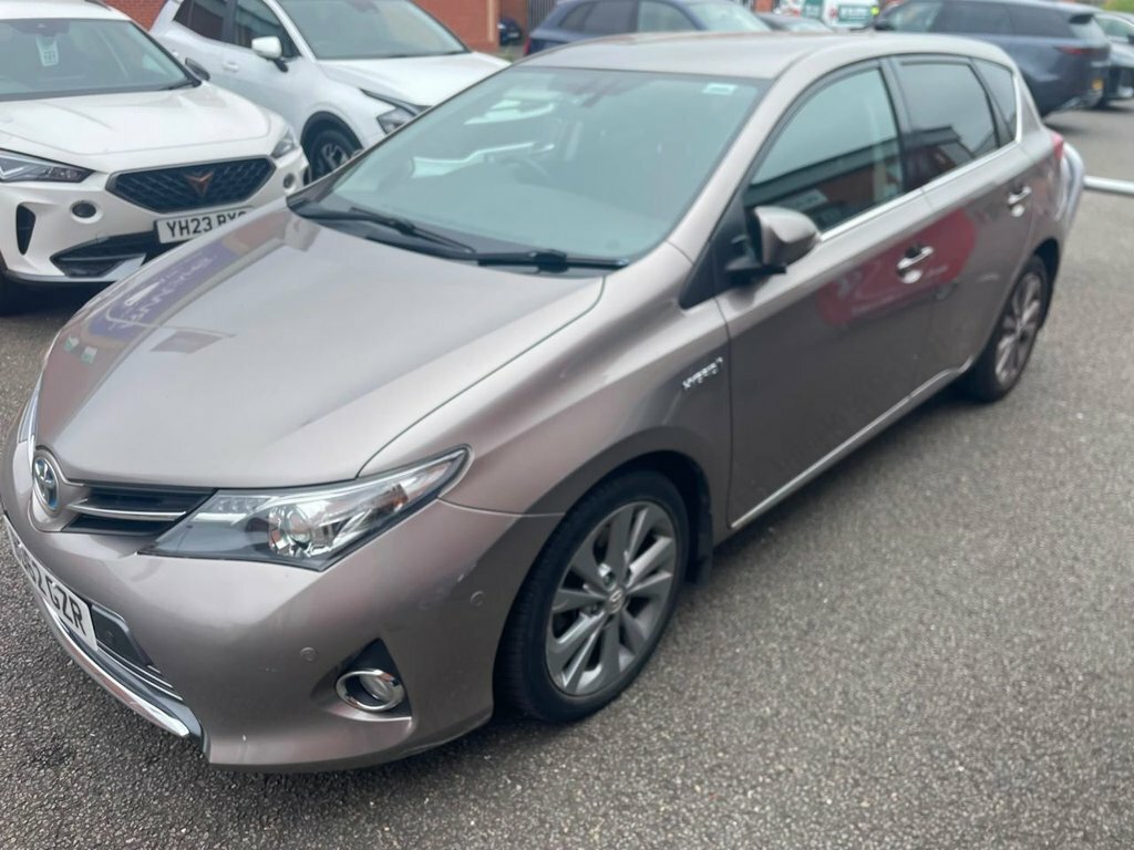 Toyota Auris 1.8L Excel Brown