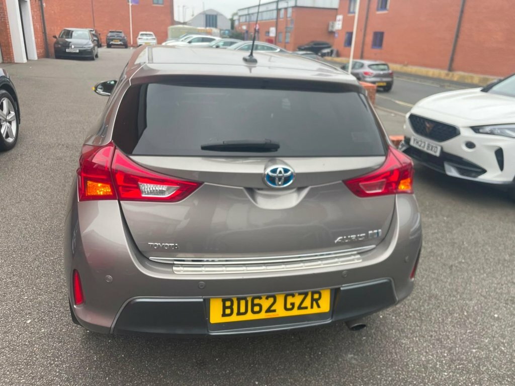 Toyota Auris 1.8L Excel Brown #5