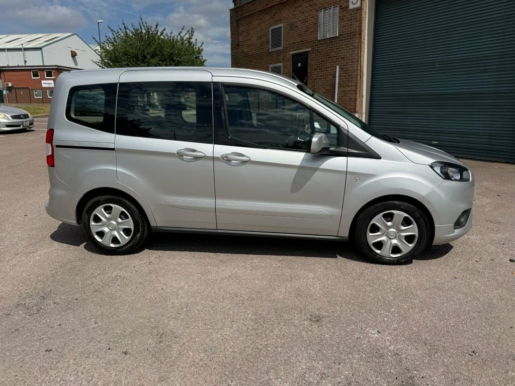 Ford Tourneo Courier Hatchback Black #12