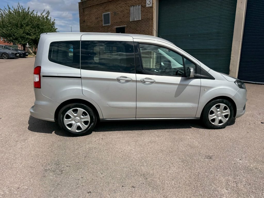 Ford Tourneo Courier Hatchback Black #9