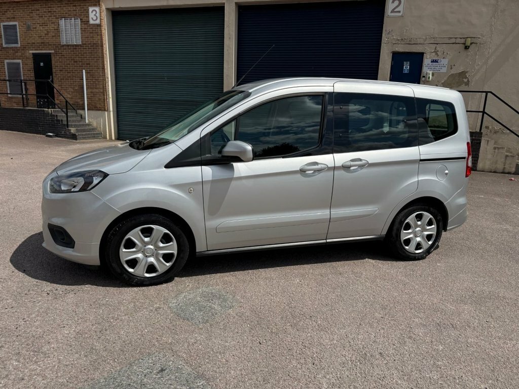 Ford Tourneo Courier Hatchback Black #35
