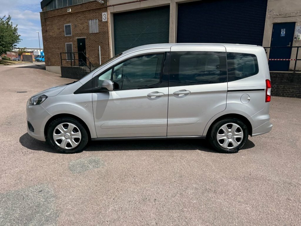 Ford Tourneo Courier Hatchback Black #32