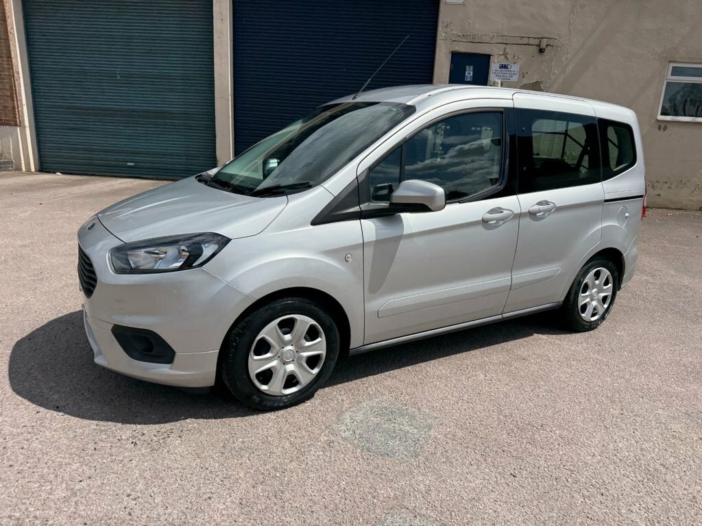 Ford Tourneo Courier Hatchback Black #2