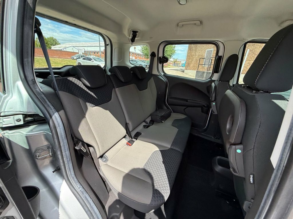 Ford Tourneo Courier Hatchback Black #15