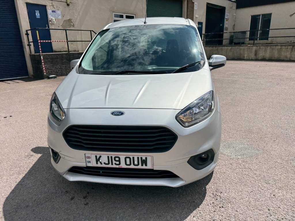Ford Tourneo Courier Hatchback Black #40