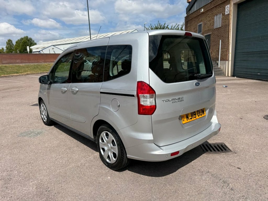 Ford Tourneo Courier Hatchback Black #27