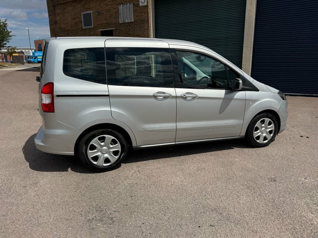 Ford Tourneo Courier Hatchback Black #4