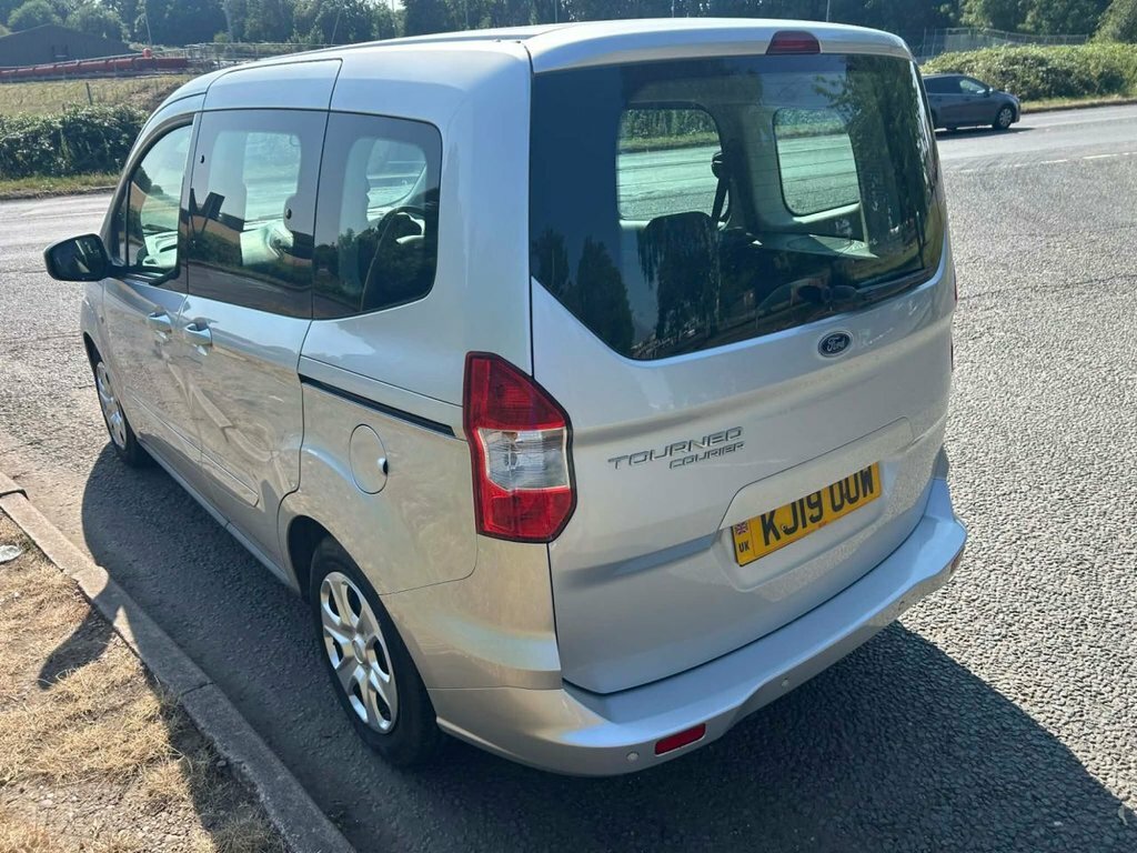 Ford Tourneo Courier Hatchback Black #7
