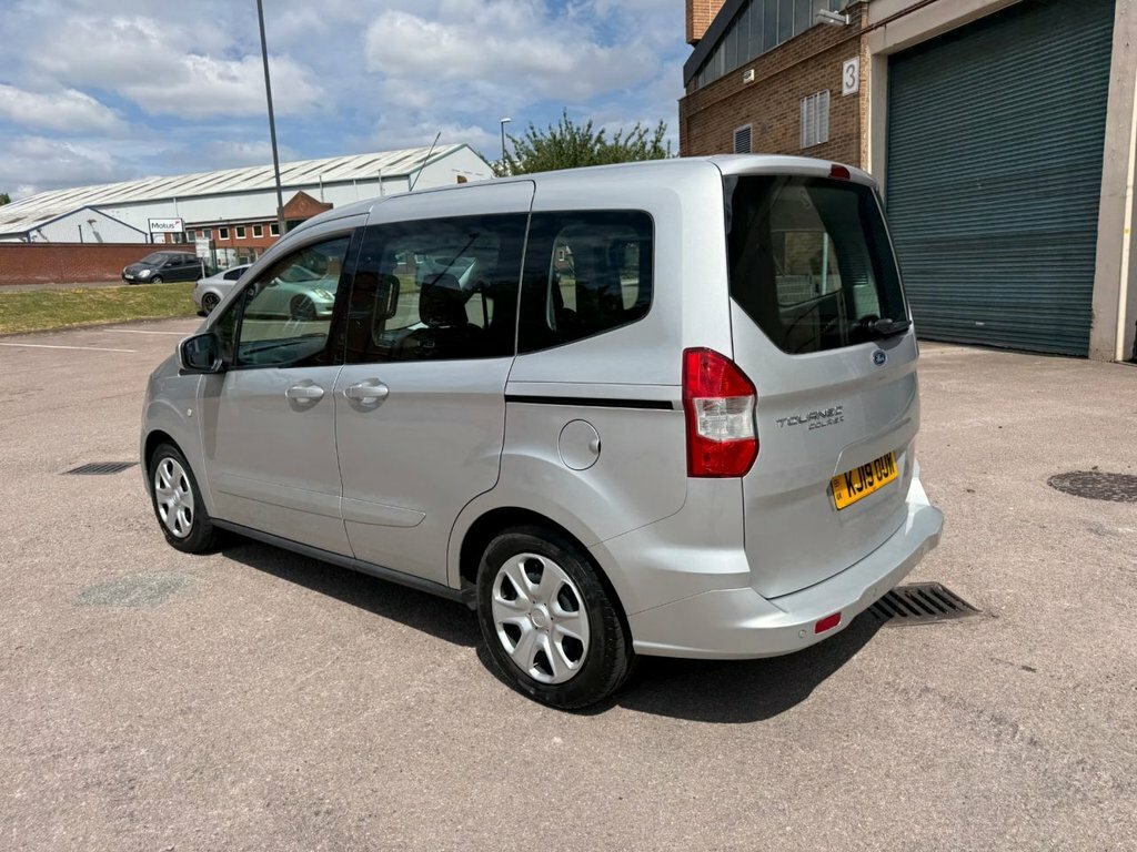 Ford Tourneo Courier Hatchback Black #64