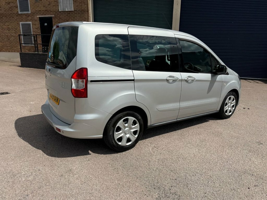 Ford Tourneo Courier Hatchback Black #14
