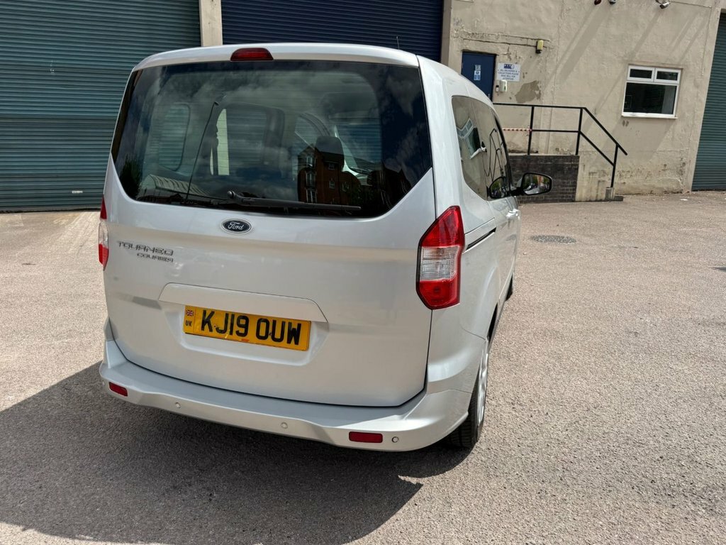 Ford Tourneo Courier Hatchback Black #112