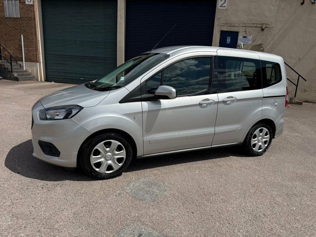 Ford Tourneo Courier Hatchback Black #34